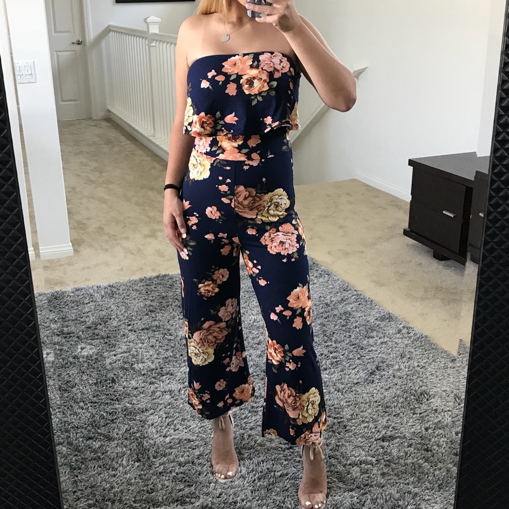 🔺SALE🔺Navy Floral Jumpsuit - Picture 2 of 4